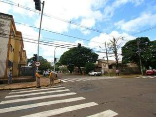 Conhecida por acidentes, Rua Pernambuco ganha sem&aacute;foros