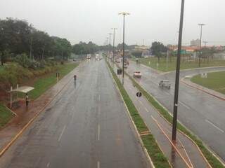 Em Campo Grande chove durante a tarde e os termômetros registram temperaturas que variam de 22°C a 33°C (Foto: Divulgação)