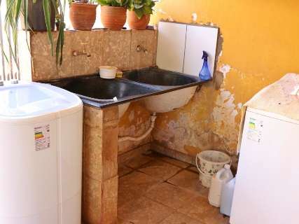 Motorista desconfia, para em posto e fuj&atilde;o &eacute; preso no quintal de casa