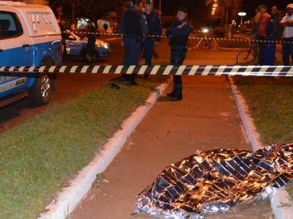 Pedestre morre atropelada por ve&iacute;culo na avenida Marcelino Pires