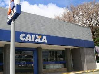 Fachada de agência bancária da Caixa em Campo Grande. (Foto: Arquivo/ Campo Grande News)