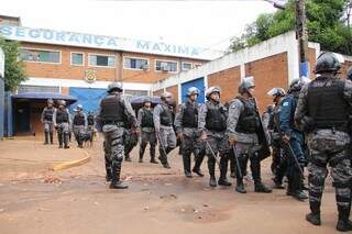 Policiais da Tropa de Choque ocuparam a Penitenciária de Segurança Máxima. (Foto: Marcos Ermínio)