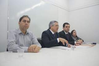 Bernal durante coletiva com o ministro da saúde, Alexandre Padilha. (Foto: Marcos Ermínio)
