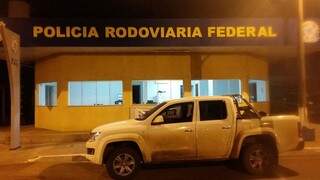 Camionete Volkswagen Amarok roubada, que foi recuperada pela PRF em Ponta Porã na madrugada de hoje (Foto: Divulgação/PRF)