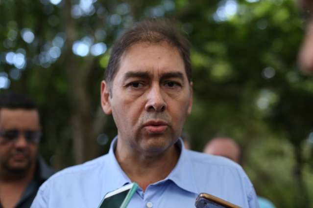 Prefeito diz que vai aguardar parecer jur&iacute;dico, mas n&atilde;o descarta reajuste zero