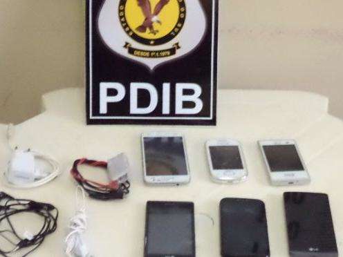 Presos usavam cadeiras dentro de pres&iacute;dio para esconder celulares