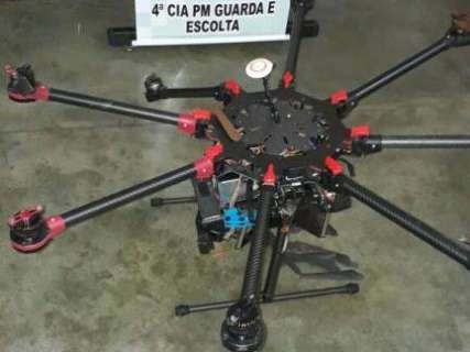 Polícia Militar derruba a tiros drone com sacola próximo a penitenciária