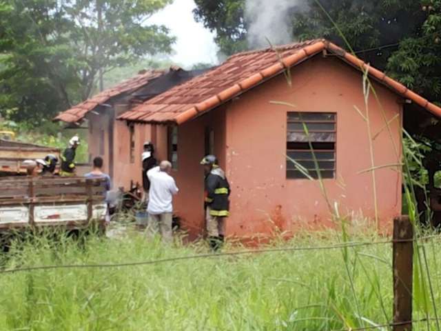 Fogo destr&oacute;i ch&aacute;cara de advogado, que suspeita de queima de arquivo
