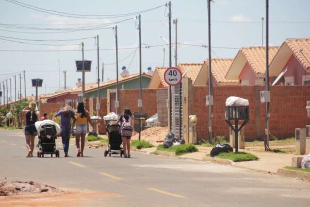 Mutir&atilde;o tenta regularizar situa&ccedil;&atilde;o de 550 fam&iacute;lias que compraram casas populares