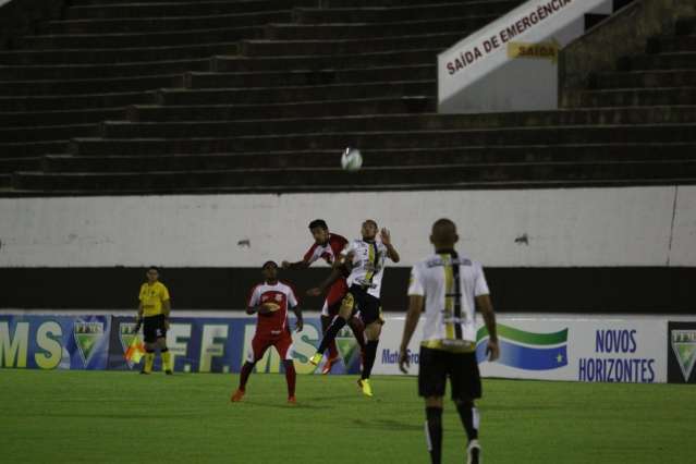 Novoper&aacute;rio surpreende e vence Comercial por 4 a 0 no est&aacute;dio Moren&atilde;o