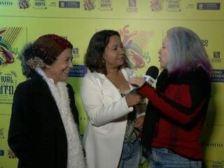 Tetê e Alzira Espíndola com a repórter Daniela Benante. (Foto: Divulgação/TVE)