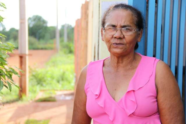 Obra de esgoto mal finalizada provoca lamaceiro e incomoda moradores
