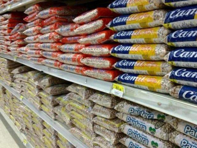 Queda do consumo puxa para baixo pre&ccedil;os do arroz e feij&atilde;o na Capital