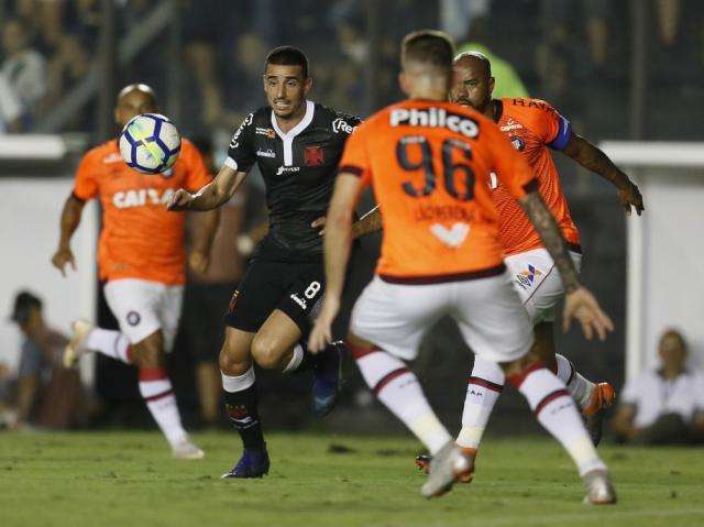 Vasco abre vantagem, mas Atl&eacute;tico-PR alcan&ccedil;a empate em 1 a 1 