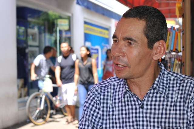 V&acirc;ndalos picham topo de pr&eacute;dio de 10 andares no &quot;cora&ccedil;&atilde;o&quot; da Capital