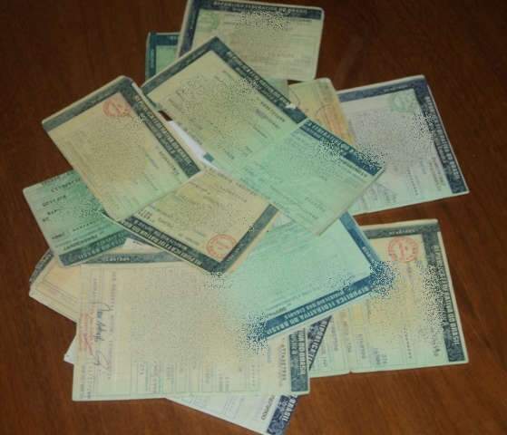  Dupla &eacute; presa tentando retirar caminh&atilde;o do Detran com documentos falsos