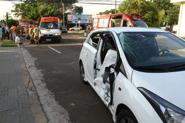 Ve&iacute;culo invade preferencial, atinge moto e fere militar da Base A&eacute;rea