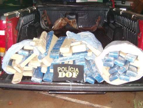 Carregamento de maconha &eacute; encontrado em fundo falso de caminhonete na MS-487