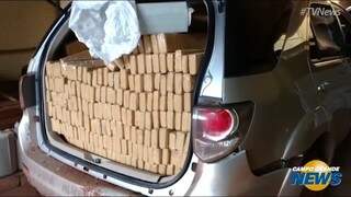 Pol&iacute;cia apreende carros lotados de maconha com 3,6 toneladas