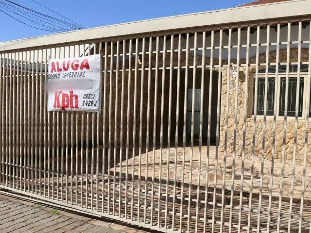Propriet&aacute;rios facilitam aluguel para ocupar im&oacute;veis em &eacute;poca de baixa