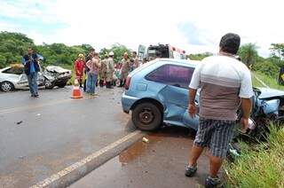 B&ecirc;bado provoca acidente, mata uma pessoa e deixa 4 feridos na MS 080