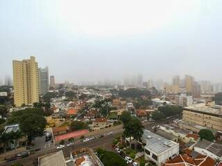 Neblina encobriu céu da Capital pela manhã (Foto: André Bittar)