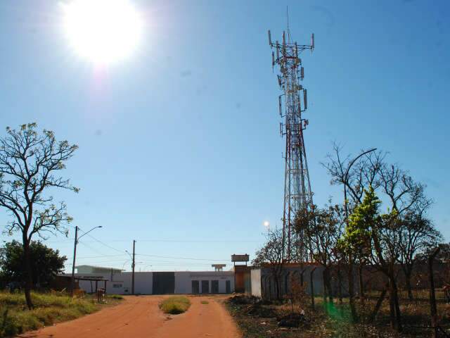  Operadora t&ecirc;m at&eacute; amanh&atilde; para retirar torre de telefonia perto de pres&iacute;dio