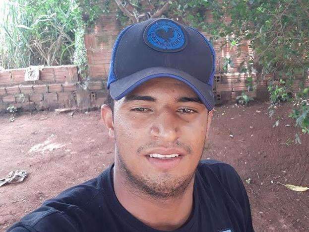 Jovem morre ao ser atingido por raio enquanto ouvia m&uacute;sica pelo celular