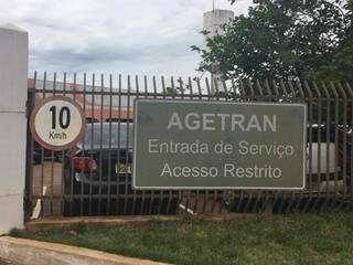 Entrada da Agetran, em Campo Grande. (Foto: Julia Kaifanny)