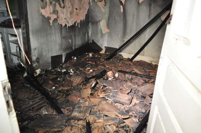 Inc&ecirc;ndio destr&oacute;i casa no centro de Campo Grande e assusta moradores