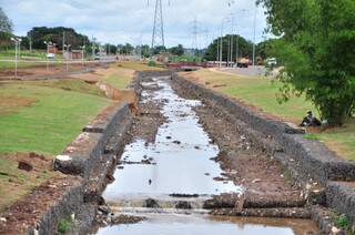 Obras de combate à erosão devem evitar inundações que ocorriam até o ano passado (Foto: João Garrigó)