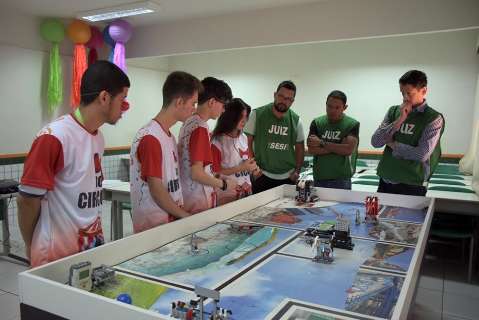 Concurso de robótica entre alunos de Corumbá tem a água como tema central
