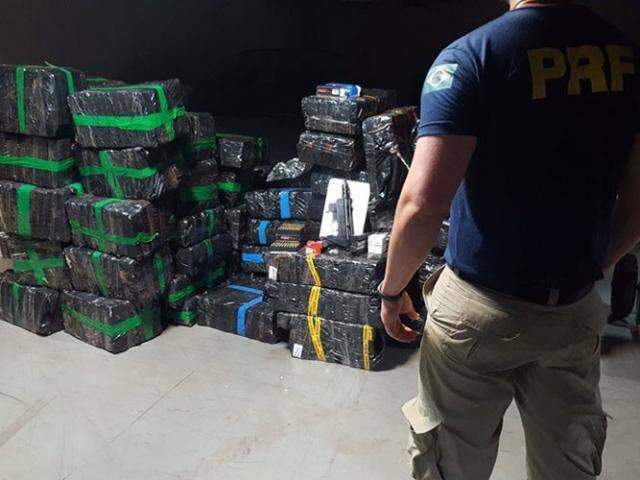 PRF encontra 2,8 toneladas de maconha em caminh&atilde;o que saiu de Caarap&oacute;