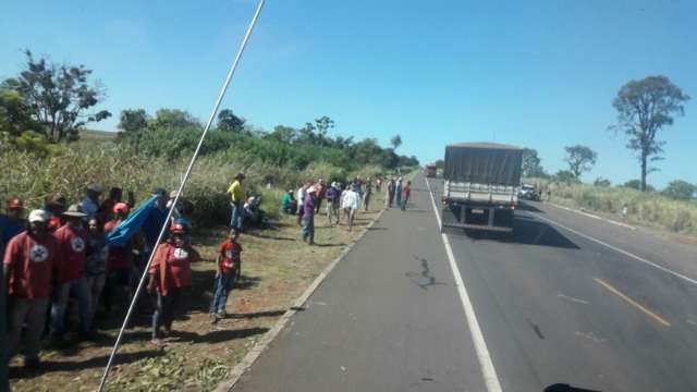 Ap&oacute;s negocia&ccedil;&atilde;o com Incra, manifestantes liberam BR-163