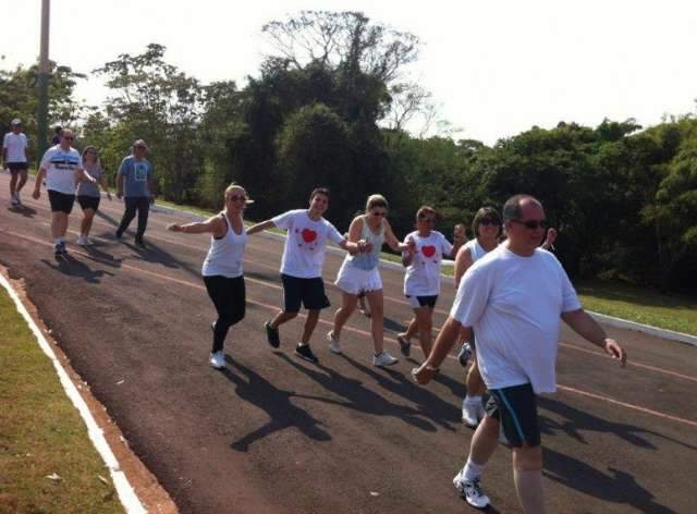 Caminhada e corrida re&uacute;nem mais de 700 no Parque das Na&ccedil;&otilde;es