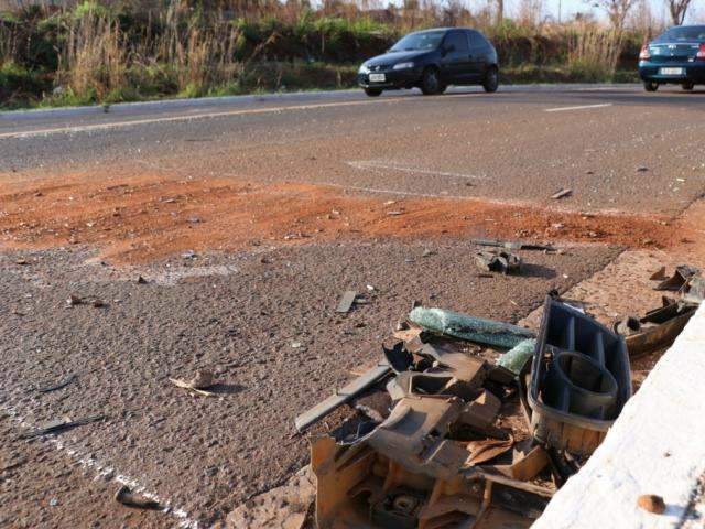 Motorista invade contram&atilde;o, bate em outro carro e morre no hospital
