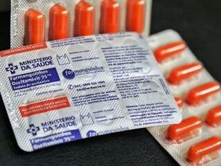 Oseltamivir, comercialmente chamado Tamiflu, é vendido de R$ 86 a R$ 150 nas farmácias do Paraguai (Foto: Fernando Antunes)