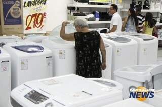 Segundo pesquisa do IBGE, salários aumentam e por consequência compra de eletrodomésticos. (Foto: Cleber Gellio/Arquivo)  