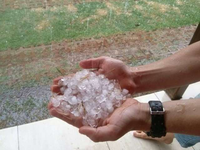 Chuva de granizo atinge S&atilde;o Gabriel e Coxim