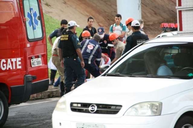 Advogado de 27 anos se joga de viaduto e deixa tr&acirc;nsito lento na Cear&aacute; 