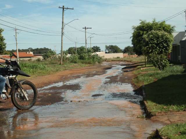 Prefeitura tenta emenda de R$ 28 mi e verba para pavimentar vias de 2 bairros