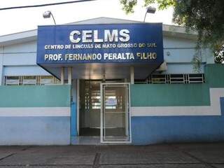 Fachada do CELMS na tarde desta quarta-feira (12), com portas fechadas devido a recesso desde segunda-feira. (Foto: Alcides Neto)