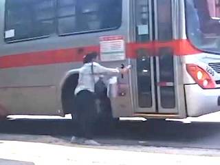 Vídeo do atropelamento de passageira de ônibus foi o mais visto da semana