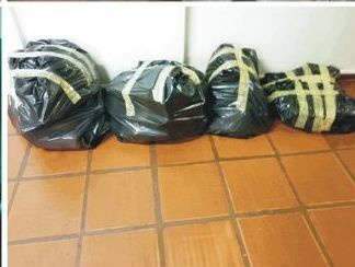  PRF encontra 98 kg de maconha em carro abandonado