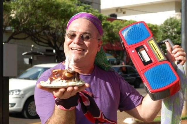 Paulo do Radinho &eacute; alvo de ataques no centro e suspeita de homofobia