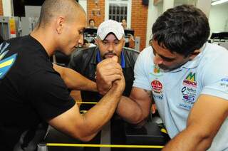 Carlos Dias, Magno Brito e Emídio Júnior se preparam para Mundial (Foto: Rodrigo Pazinato)