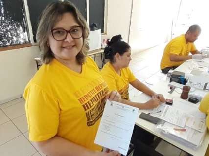 Moradores do Dom Antônio fazem teste e são vacinados contra hepatite