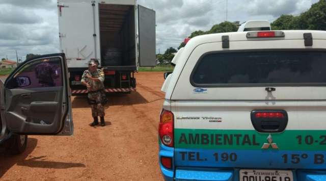 Caminh&atilde;o com uma tonelada de agrot&oacute;xicos &eacute; apreendido durante fiscaliza&ccedil;&atilde;o 