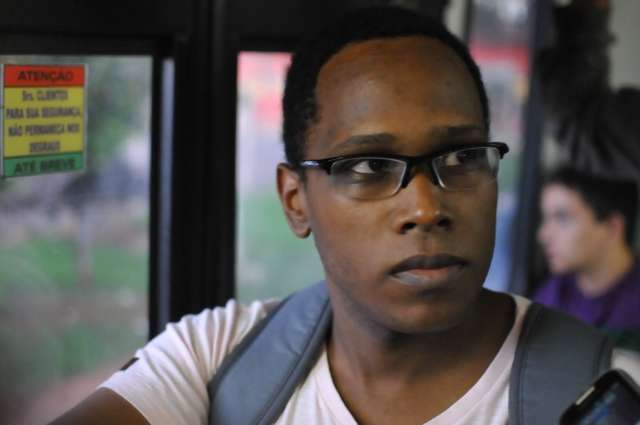 Atraso, superlota&ccedil;&atilde;o e falta de &ocirc;nibus no caminho da universidade