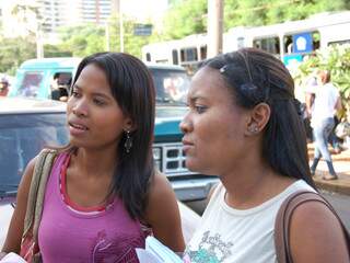 Irmãs,depois de fazer a prova de sábado,palpitam que tema da redação será meio ambiente.(Foto:Pedro Peralta)